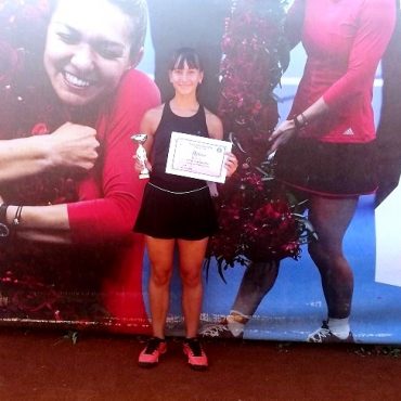 Cristiana Maria Ioana, de doar 13 ani, campioană la tenis de câmp