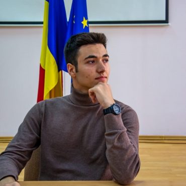 Tânărul argeşean Sebastian Zidaru, laureat al Premiilor Regal Literar