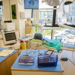 Îngrijirea implanturilor dentare/Clinica de medicină dentară DR TEO – Zâmbim oricând împreună!